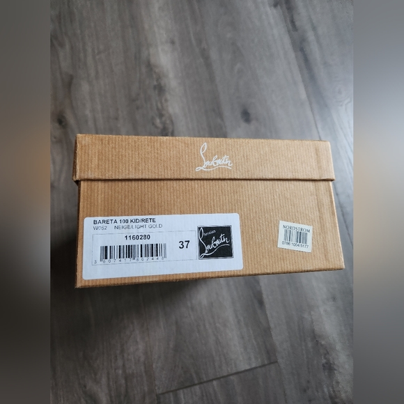 Authentic Louboutin Barretta Spike Mesh Pump with box and dust bag - Picture 4 of 15